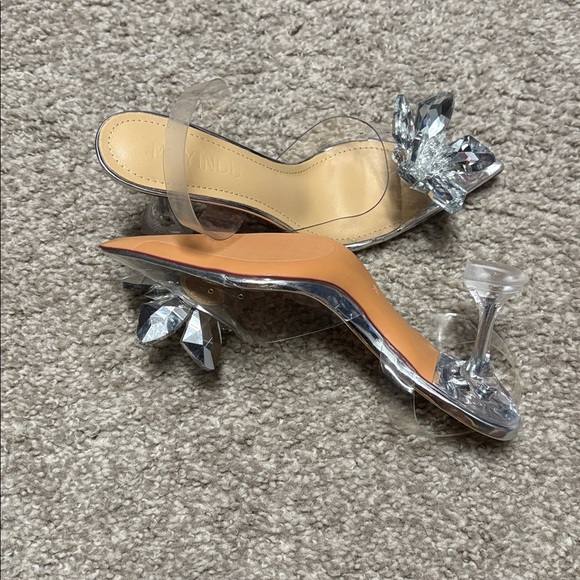 Clear pointed-toe heels with Transparent Crystal flower Embellishment - Picture 3 of 6